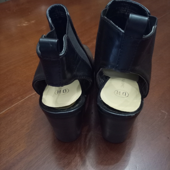 Denver Hayes Black Peep-Toe Ankle Booties - Picture 4 of 6